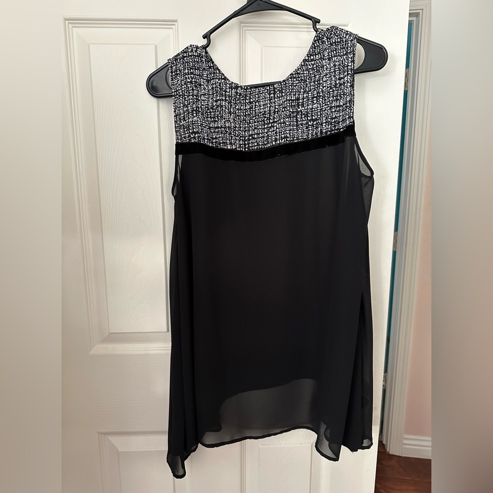 Elegant Black and White Sleeveless Top